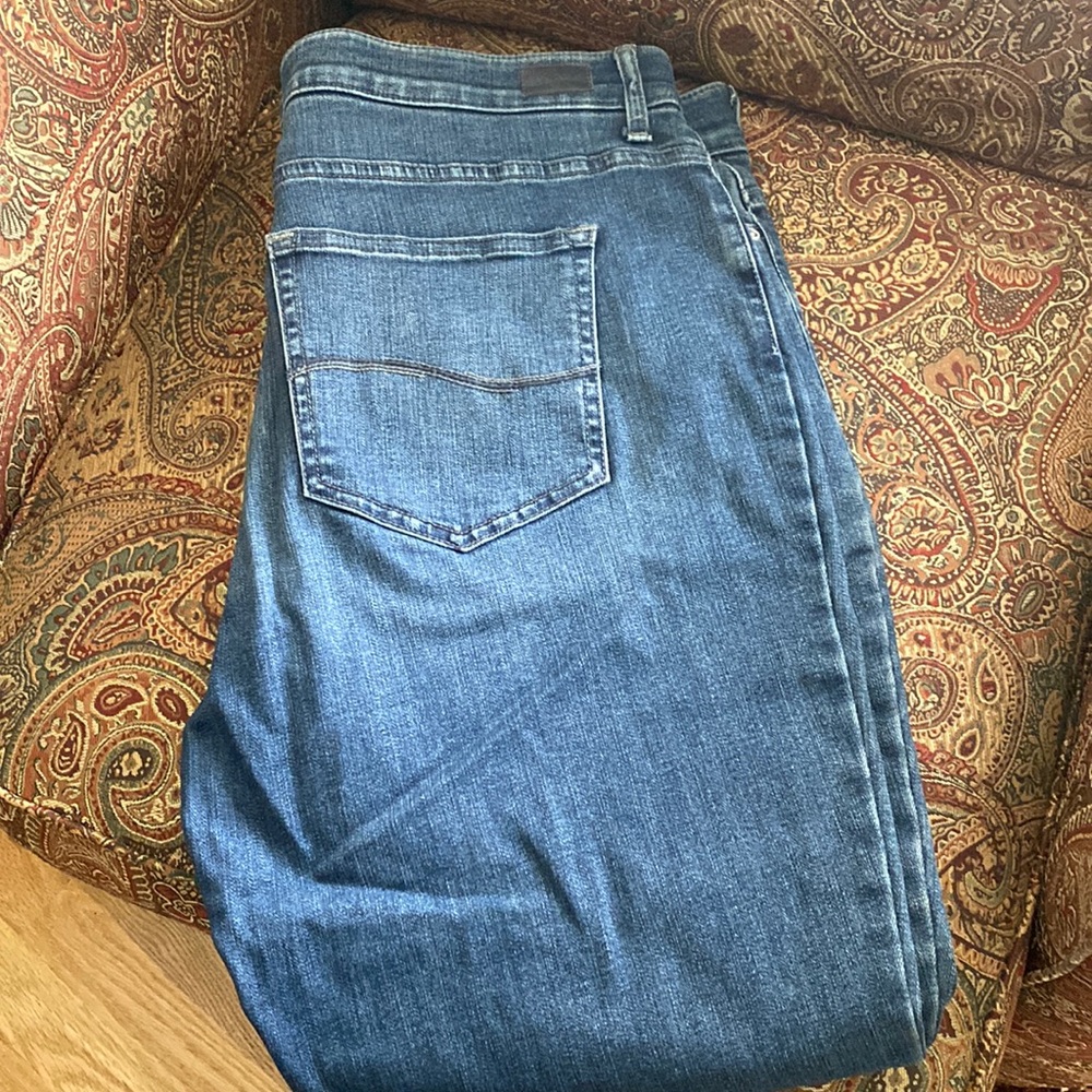 Lee jeans never worn.